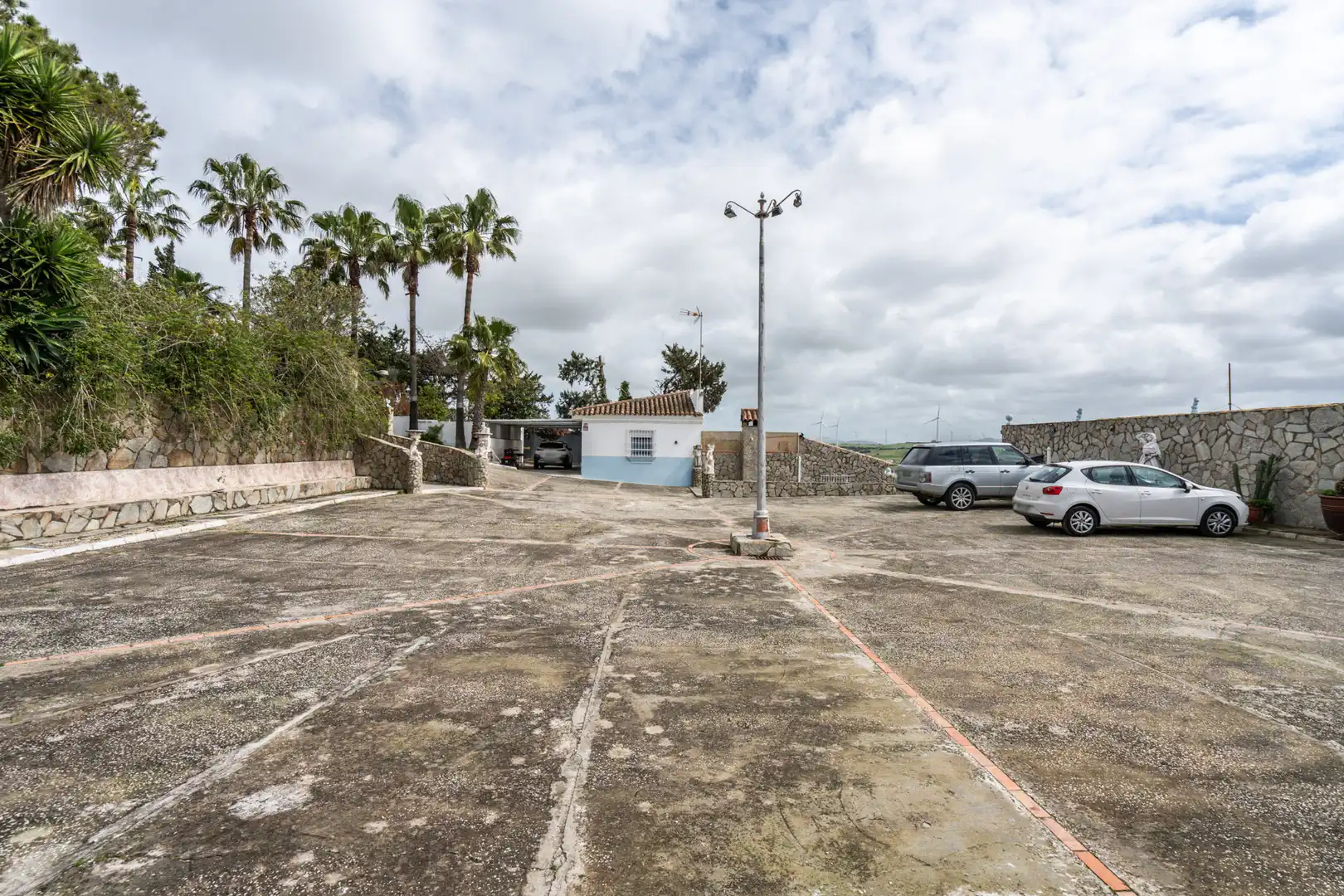 Aparcament de Casa o xalet en venda en Chiclana de la Frontera amb Aire condicionat, Calefacció i Jardí privat