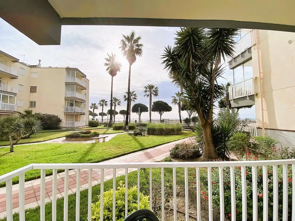 Vista exterior de Apartamento en venta en Cambrils con Aire acondicionado, Amueblado y Horno