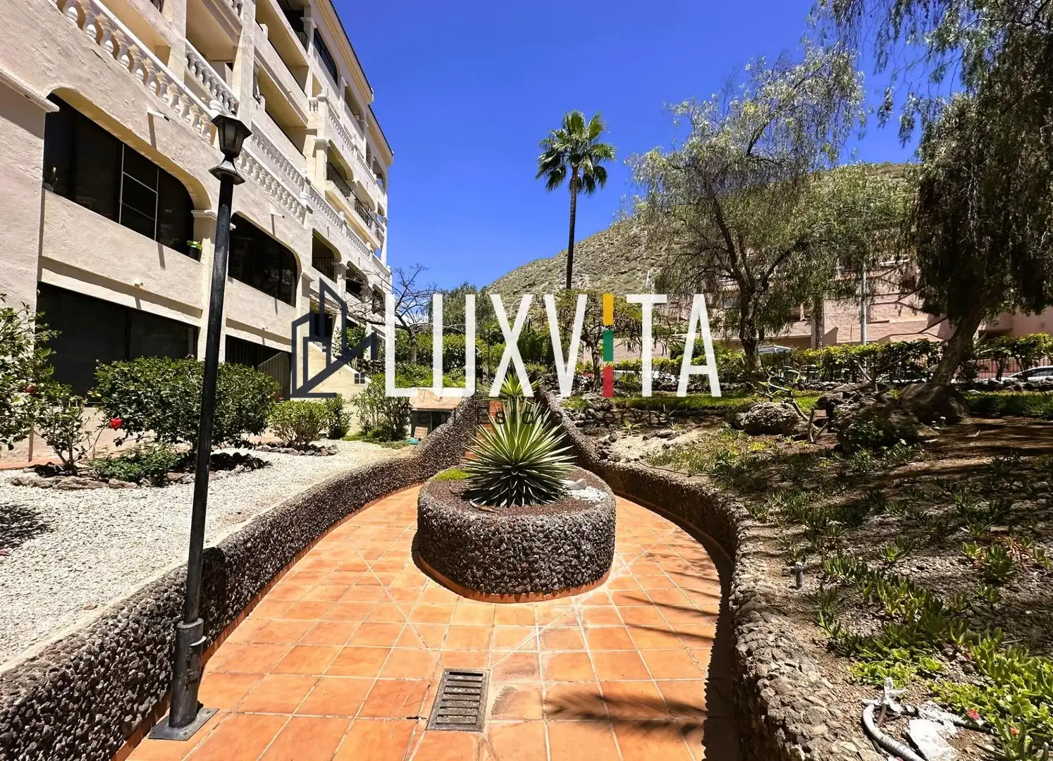 Vista exterior de Apartament en venda en Arona amb Jardí privat, Terrassa i Moblat