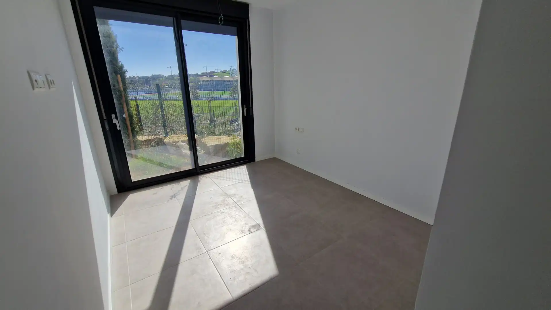 Habitación de Planta baja en venta en Estepona con Aire acondicionado, Jardín privado y Terraza