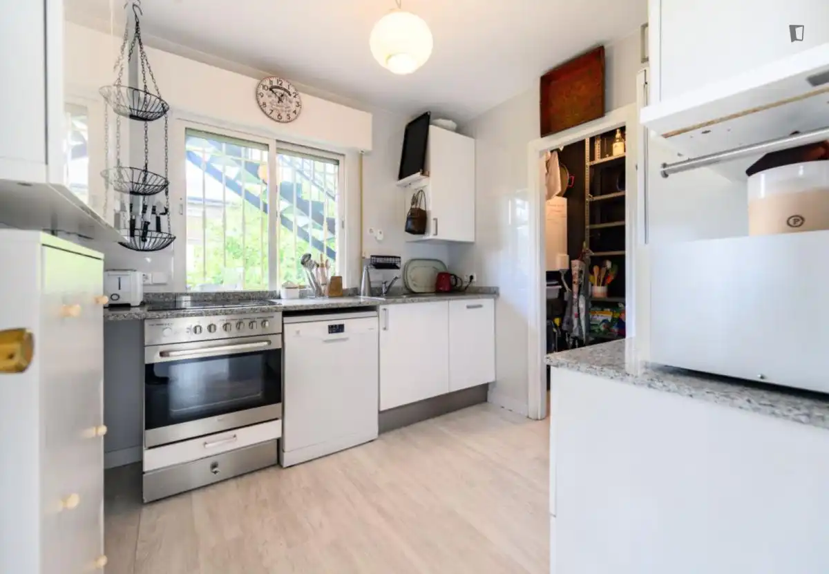 Cocina de Apartamento de alquiler en La Moraleja con Calefacción, Amueblado y Horno