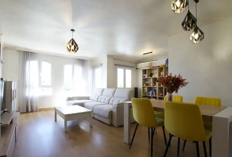 Wohnzimmer von Wohnung zum Verkauf in Marbella mit Klimaanlage, Heizung und Privatgarten