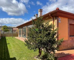 Exterior view of House or chalet for sale in Villamañán  with Heating, Private garden and Terrace