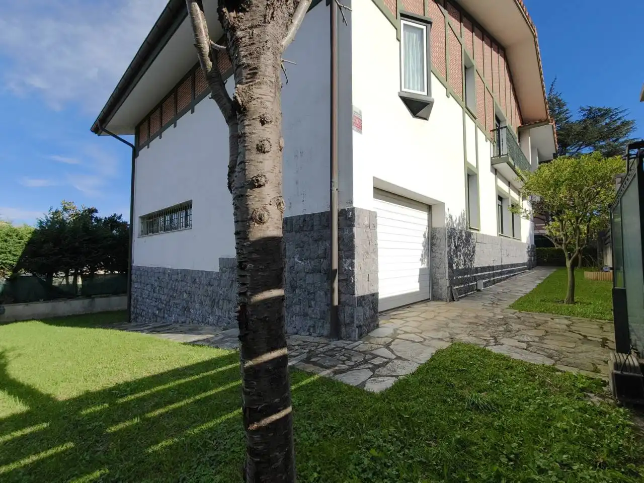 Detached house with garden for sale in Calle Negurigane, imagen 5