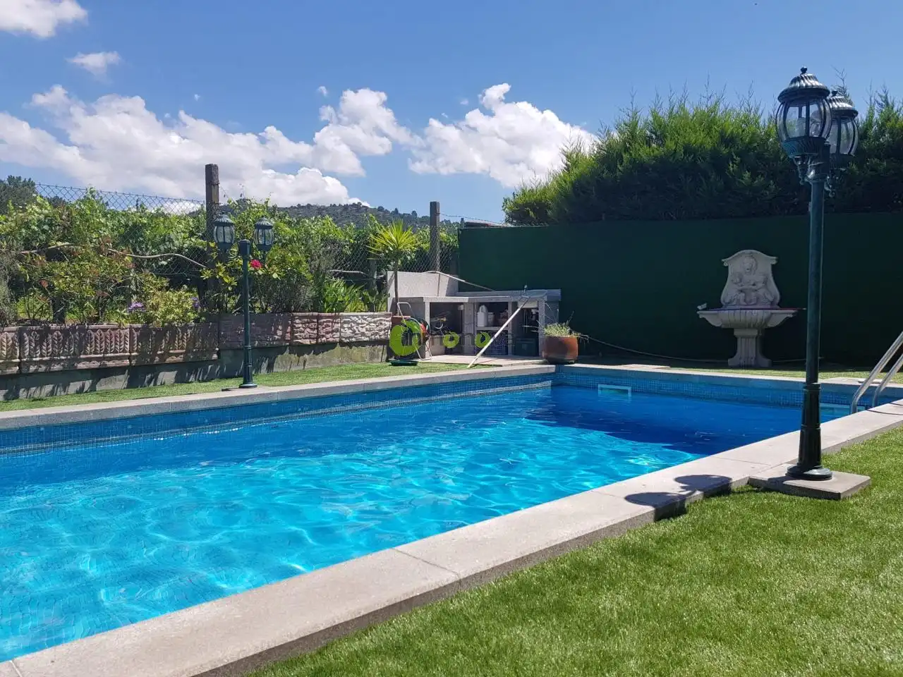 Piscina de Casa adosada en venda en Ponteareas amb Calefacció, Jardí privat i Terrassa
