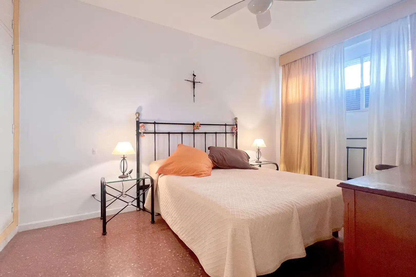 Piso en venta en Calle CIUDAD DE PORCUNA, La Carihuela - Los Nidos
