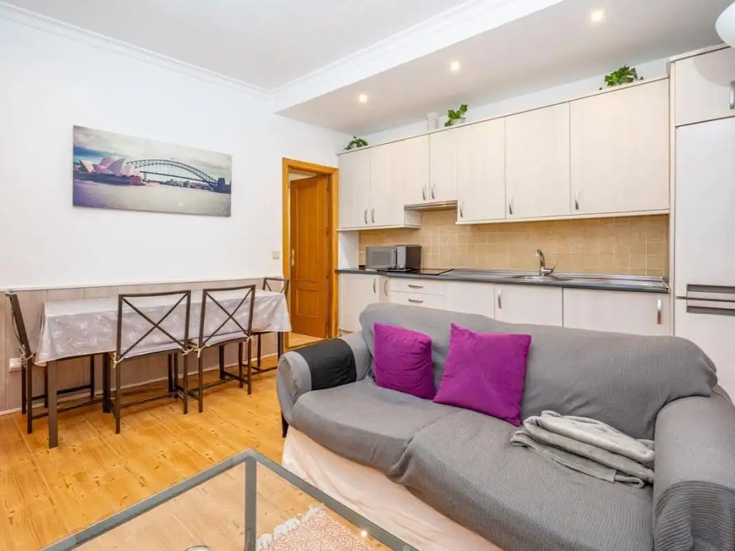 Sala d'estar de Planta baixa en venda en Madrid amb Calefacció, Terrassa i Moblat