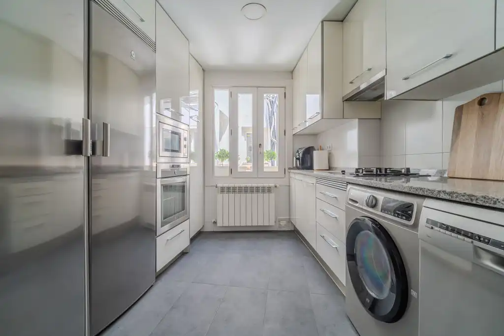 Kitchen of Flat for rent in Madrid  with Air Conditioner, Heating and Balcony