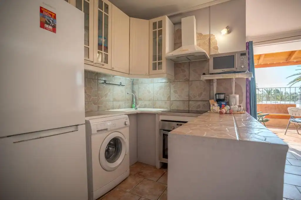Küche von Wohnungen zum Verkauf in Arona mit Privatgarten, Terrasse und Möbliert
