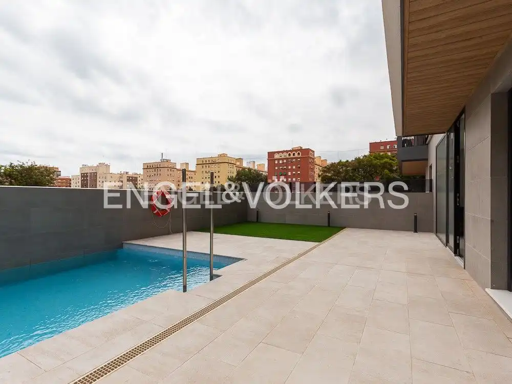 Schwimmbecken von Wohnung zur Miete in Valencia mit Klimaanlage, Heizung und Parkett