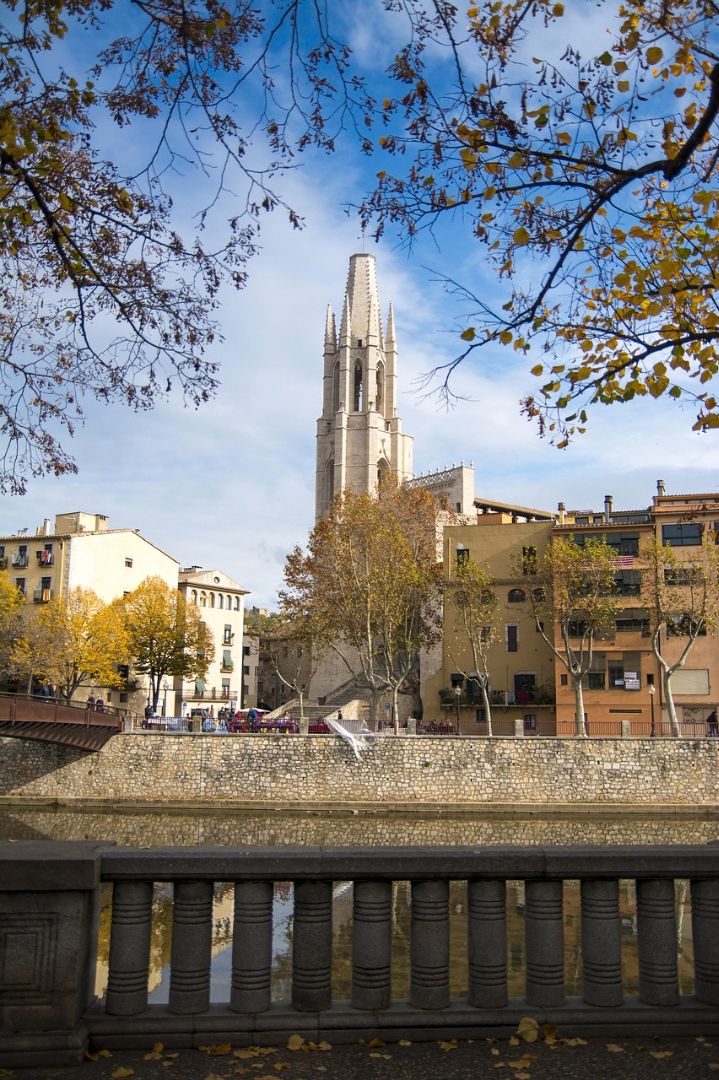 Vista exterior de Local de lloguer en Girona Capital amb Aire condicionat, Terrassa i Moblat