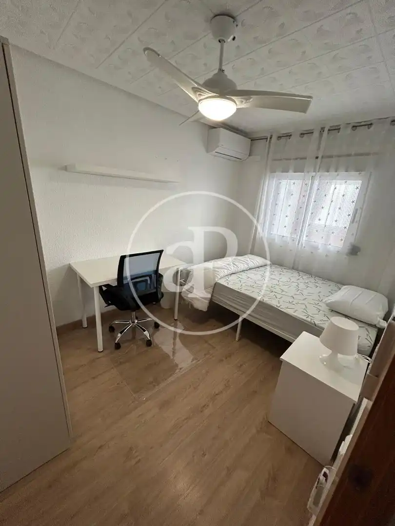 Habitación de Piso de alquiler en Valencia con Aire acondicionado, Calefacción y Amueblado