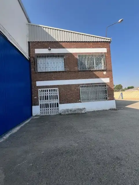 Außenansicht von Fabrikhallen zum Verkauf in Albacete