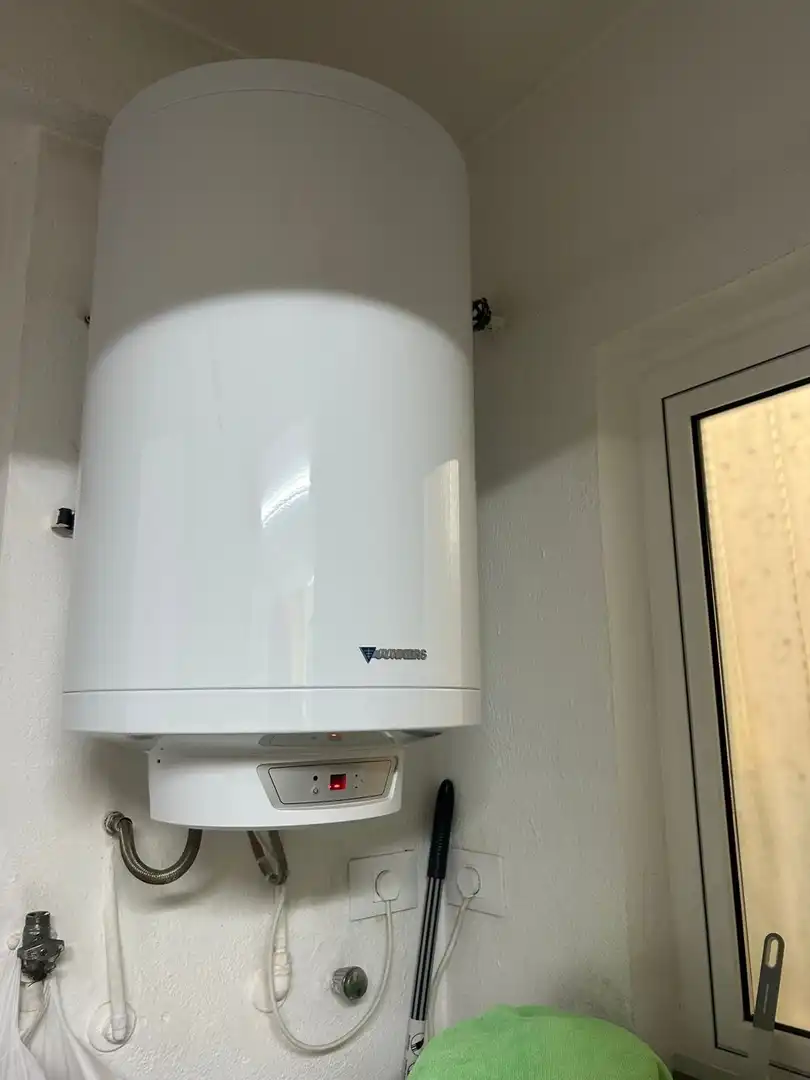 Bathroom of Flat for rent in Valencia  with Air Conditioner and Furnished