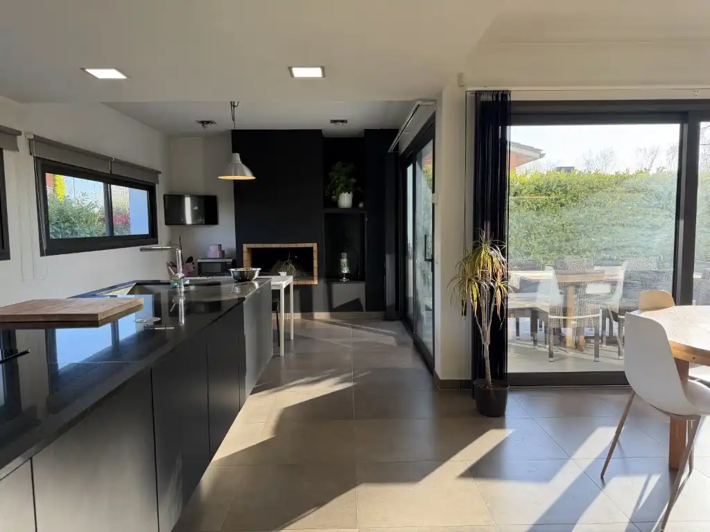 Cocina de Casa o chalet en venta en Cornellà del Terri con Jardín privado, Terraza y Piscina