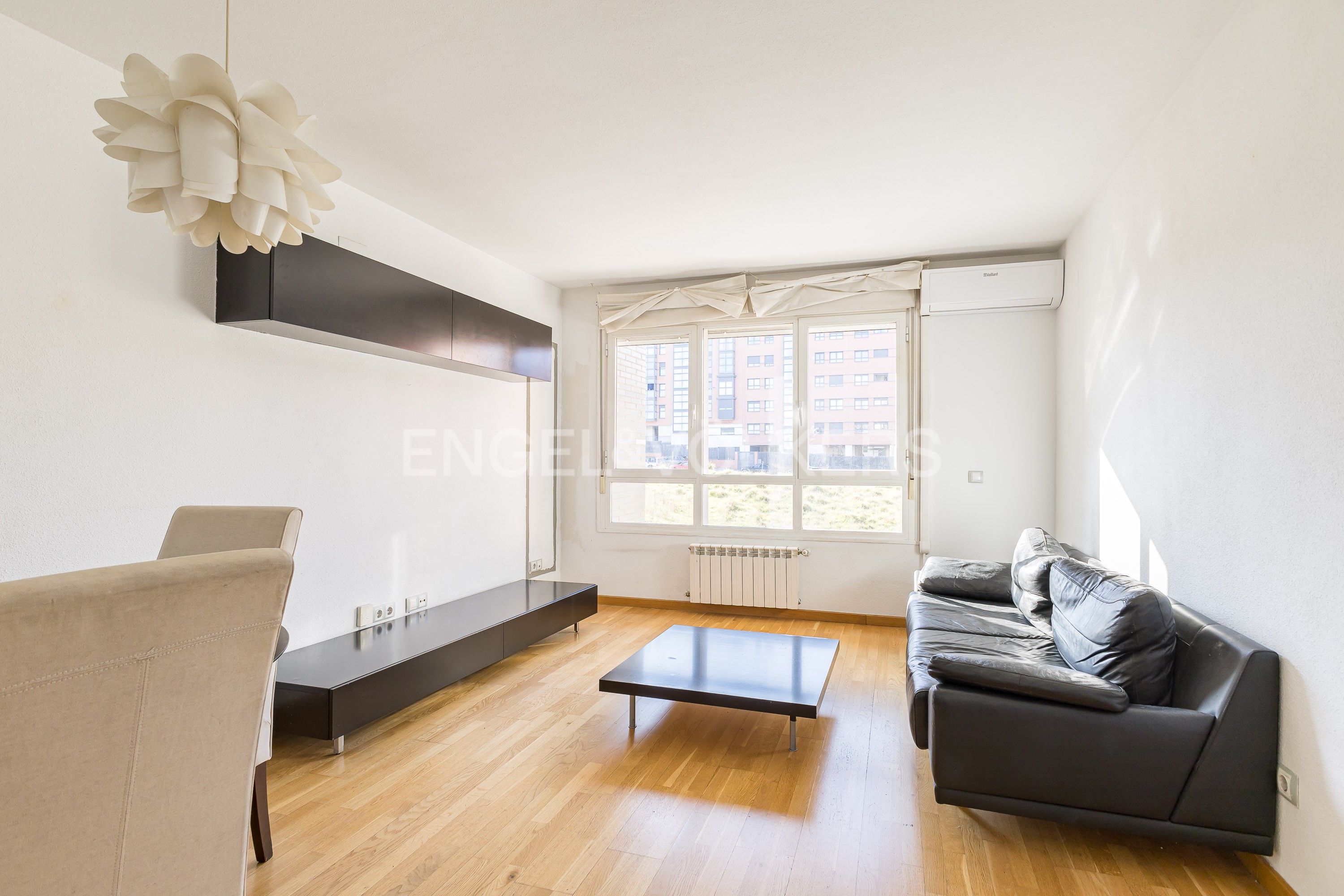 Living room of Apartment for sale in  Madrid Capital  with Air Conditioner, Heating and Swimming Pool