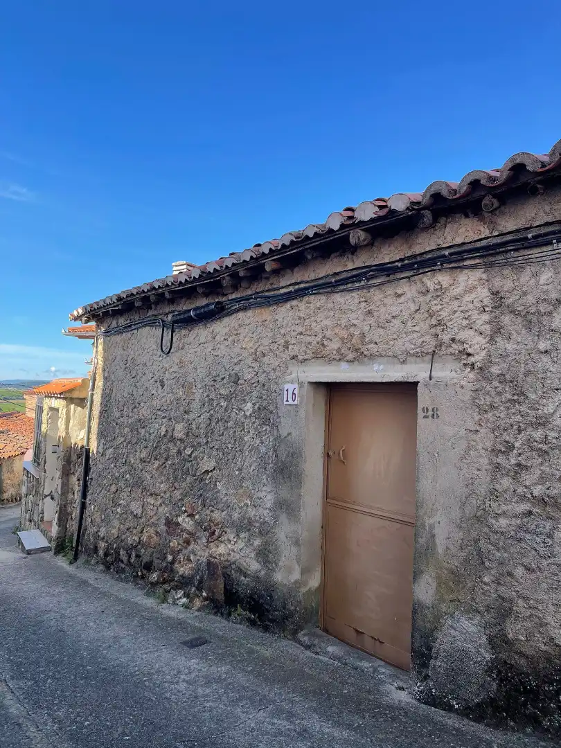Vista exterior de Casa o chalet en venta en Valdeobispo con Terraza, Trastero y Amueblado