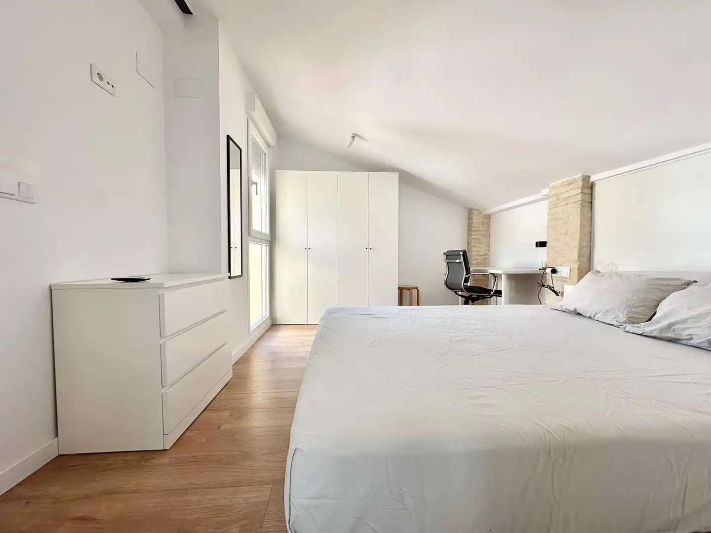 Bedroom of Attic for rent in Valencia  with Air Conditioner, Heating and Parquet flooring