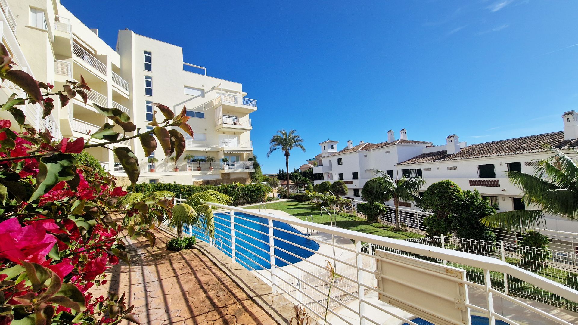 Exterior view of Flat for sale in Benalmádena  with Air Conditioner, Terrace and Furnished