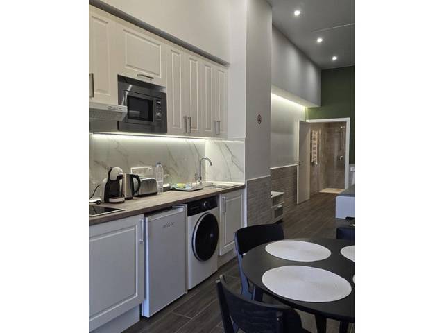 Edificio en Venta en Calle Eslida en Malilla