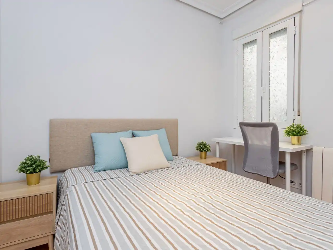 Bedroom of Flat for rent in Chamberí