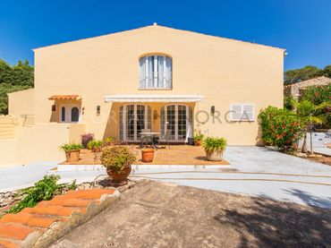 Casa rústica amb piscina en venda a Es Mercadal poble