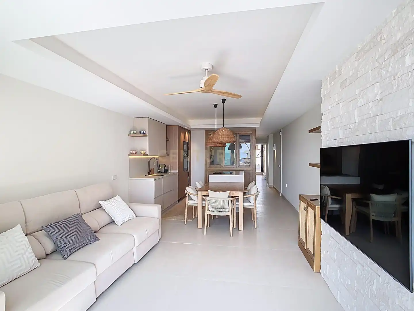 Sala de estar de Piso de alquiler en Rincón de la Victoria con Aire acondicionado y TV