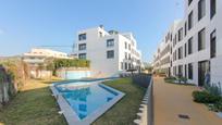 Swimming pool of Planta baja for sale in Sitges  with Air Conditioner, Heating and Private garden