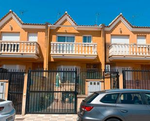 Exterior view of Single-family semi-detached for sale in Casas de Ves  with Terrace and Balcony