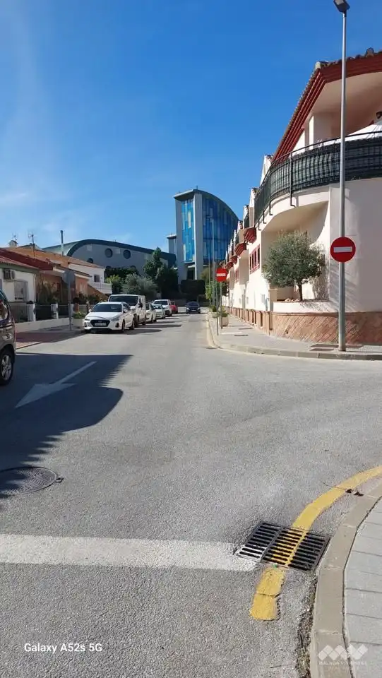 Außenansicht von Einfamilien-Reihenhaus zum Verkauf in Alhaurín de la Torre mit Klimaanlage, Terrasse und Abstellraum
