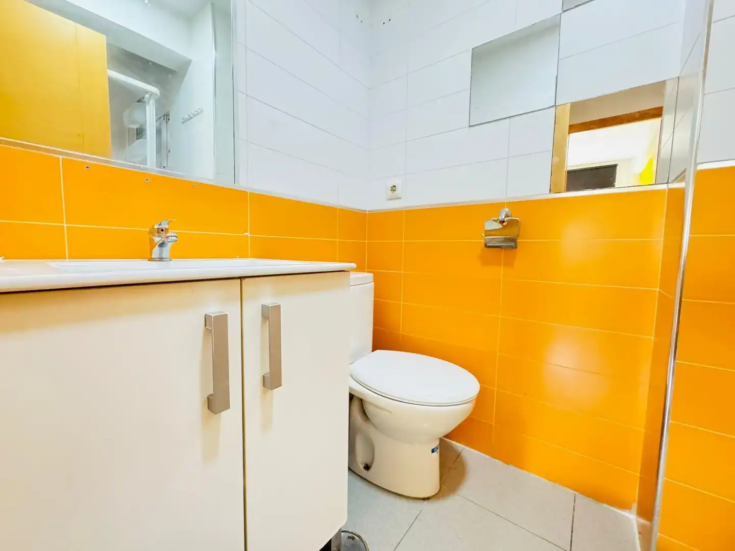 Baño de Piso en venta en Algeciras con Amueblado y Balcón