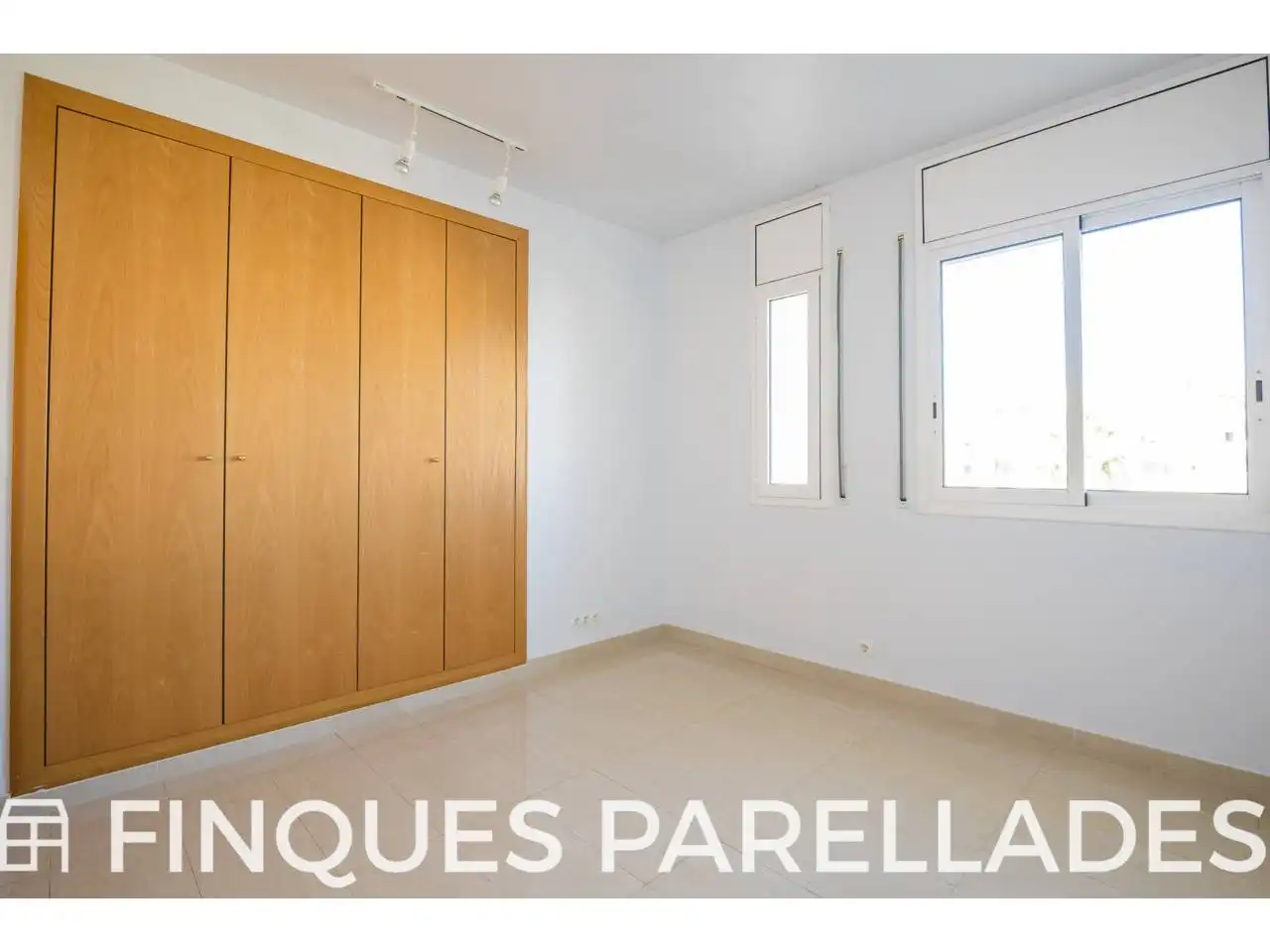 Schlafzimmer von Dachboden zum Verkauf in Sitges mit Heizung, Terrasse und Abstellraum