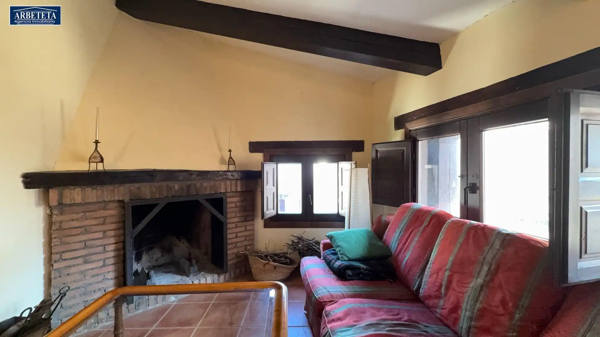 Sala de estar de Finca rústica en venta en Pastrana con Calefacción y Balcón