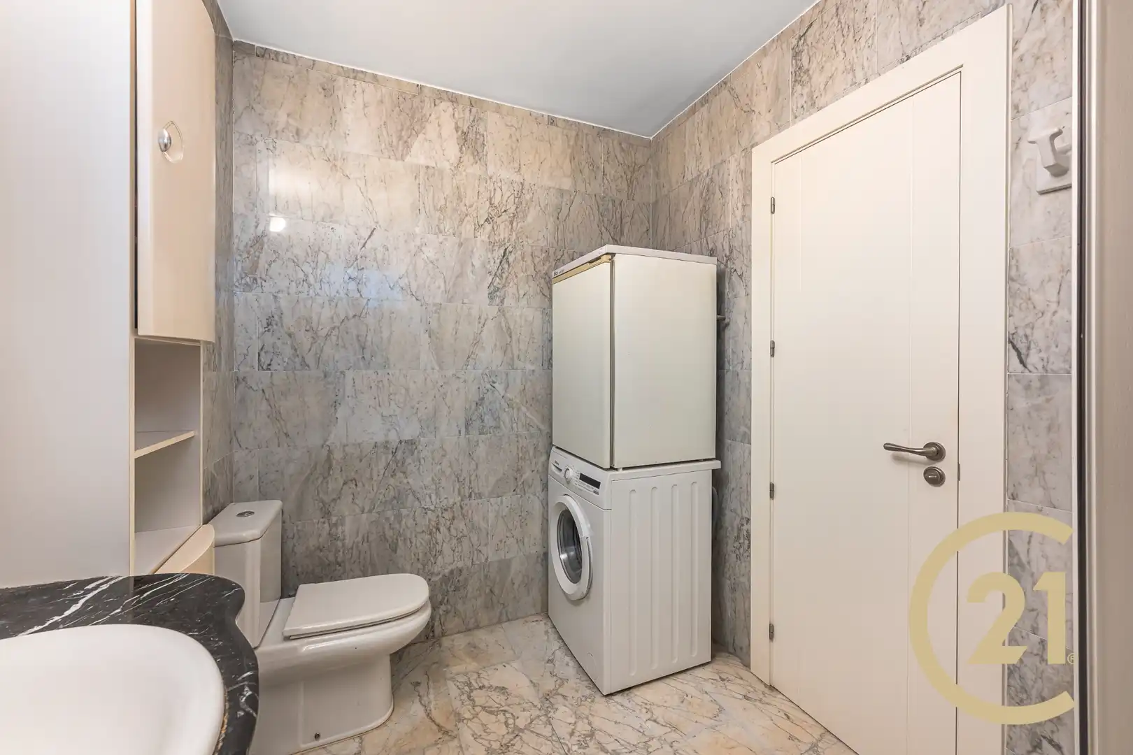 Baño de Piso en venta en Marbella con Aire acondicionado y Terraza