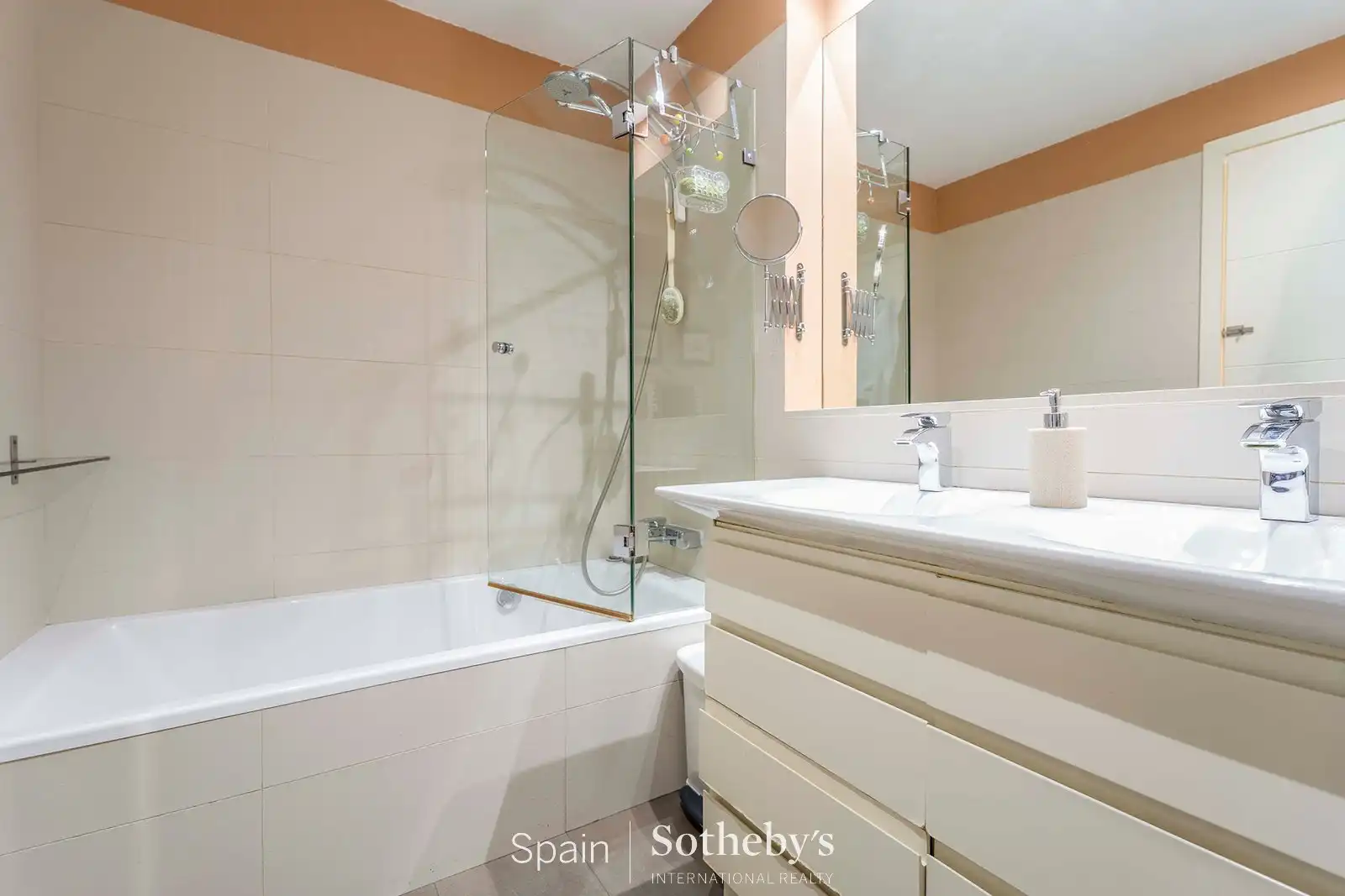Baño de Apartamento en venta en Madrid con Aire acondicionado, Calefacción y Terraza