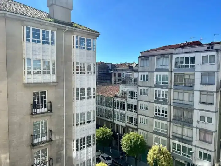 Exterior view of Flat for rent in Santiago de Compostela   with Heating, Furnished and Oven