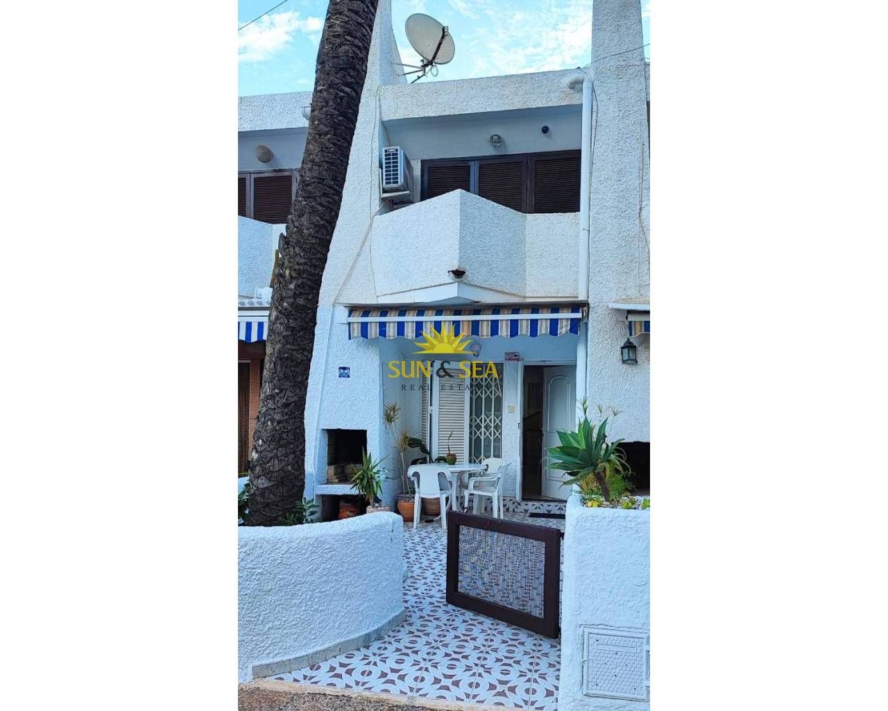 Vista exterior de Casa o xalet de lloguer en Torrevieja amb Aire condicionat, Calefacció i Terrassa