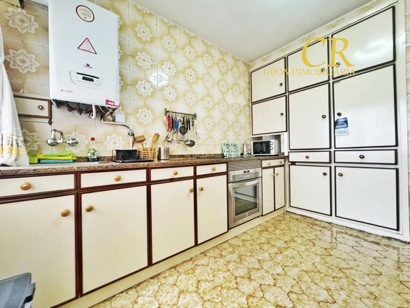 Cocina de Piso en venta en Gijón  con Calefacción, Terraza y Amueblado