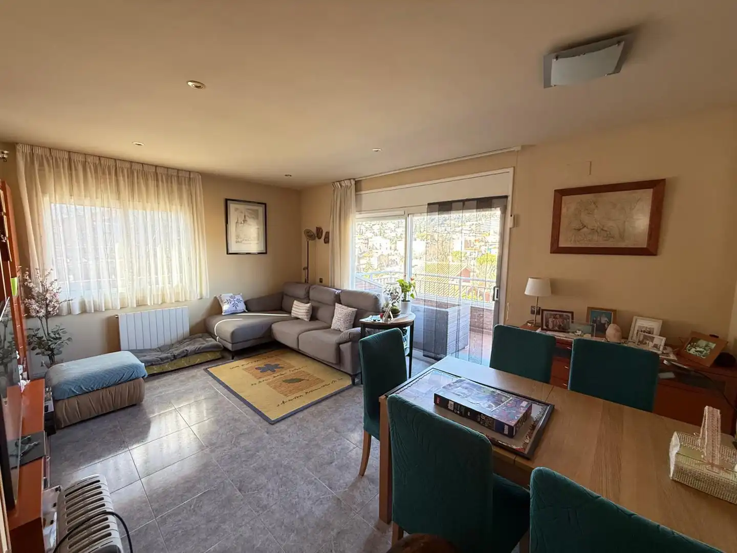 Sala d'estar de Casa o xalet en venda en Cervelló amb Calefacció, Jardí privat i Parquet