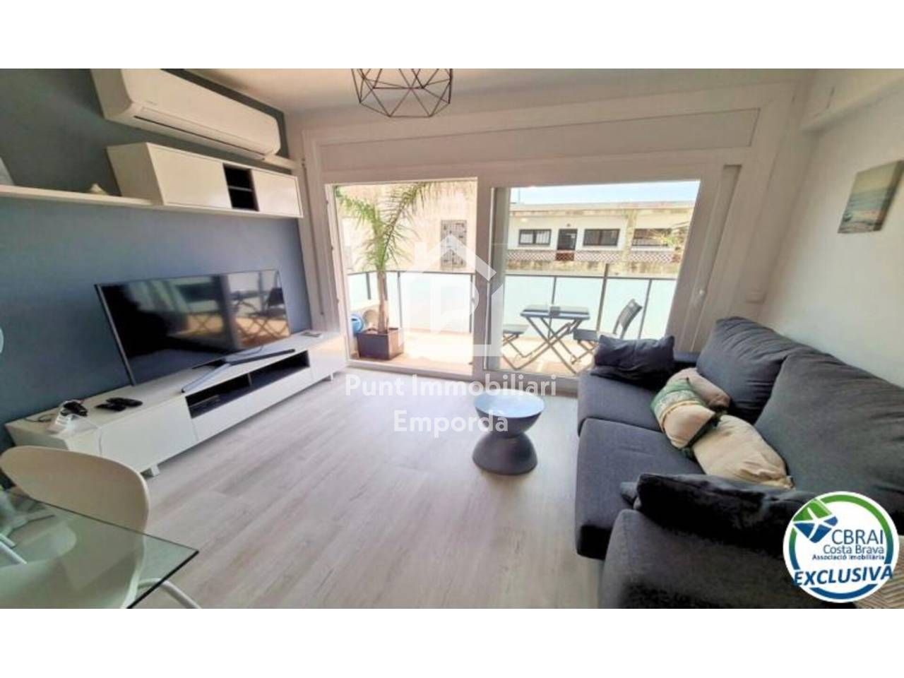 Sala d'estar de Apartament en venda en Empuriabrava amb Aire condicionat, Parquet i Terrassa