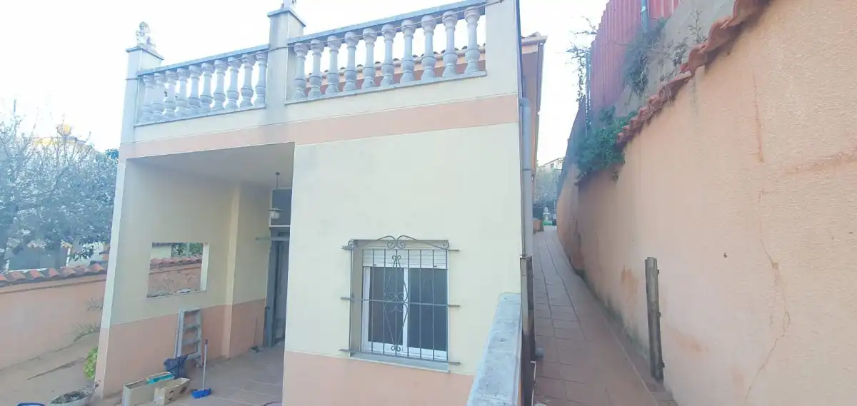 Vista exterior de Casa o chalet en venta en Els Pallaresos con Aire acondicionado, Calefacción y Jardín privado