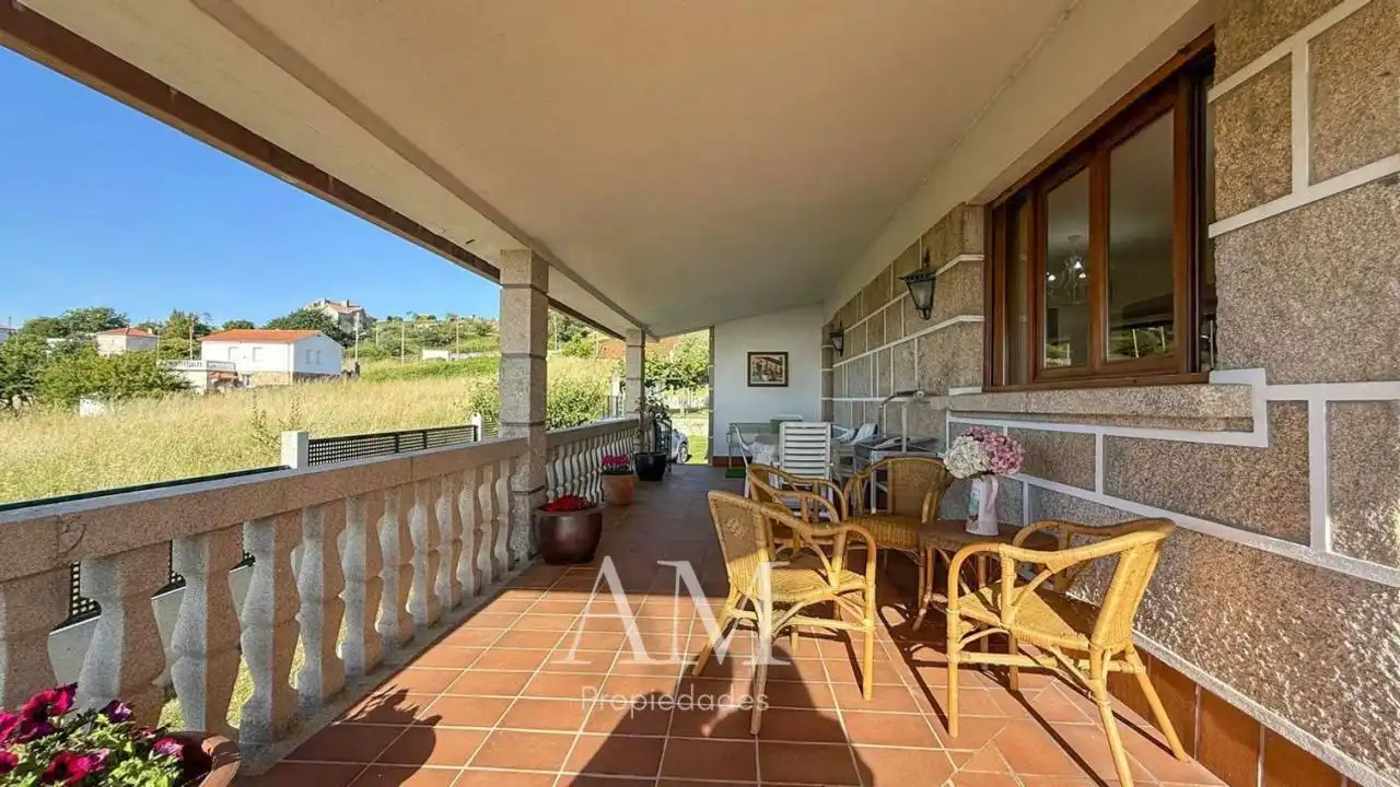 Terrassa de Casa o xalet en venda en Vigo  amb Calefacció, Jardí privat i Terrassa