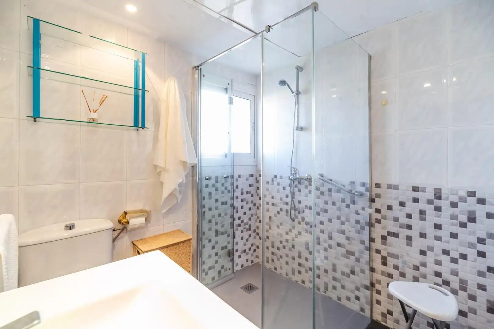 Baño de Piso en venta en Torremolinos con Aire acondicionado, Jardín privado y Terraza