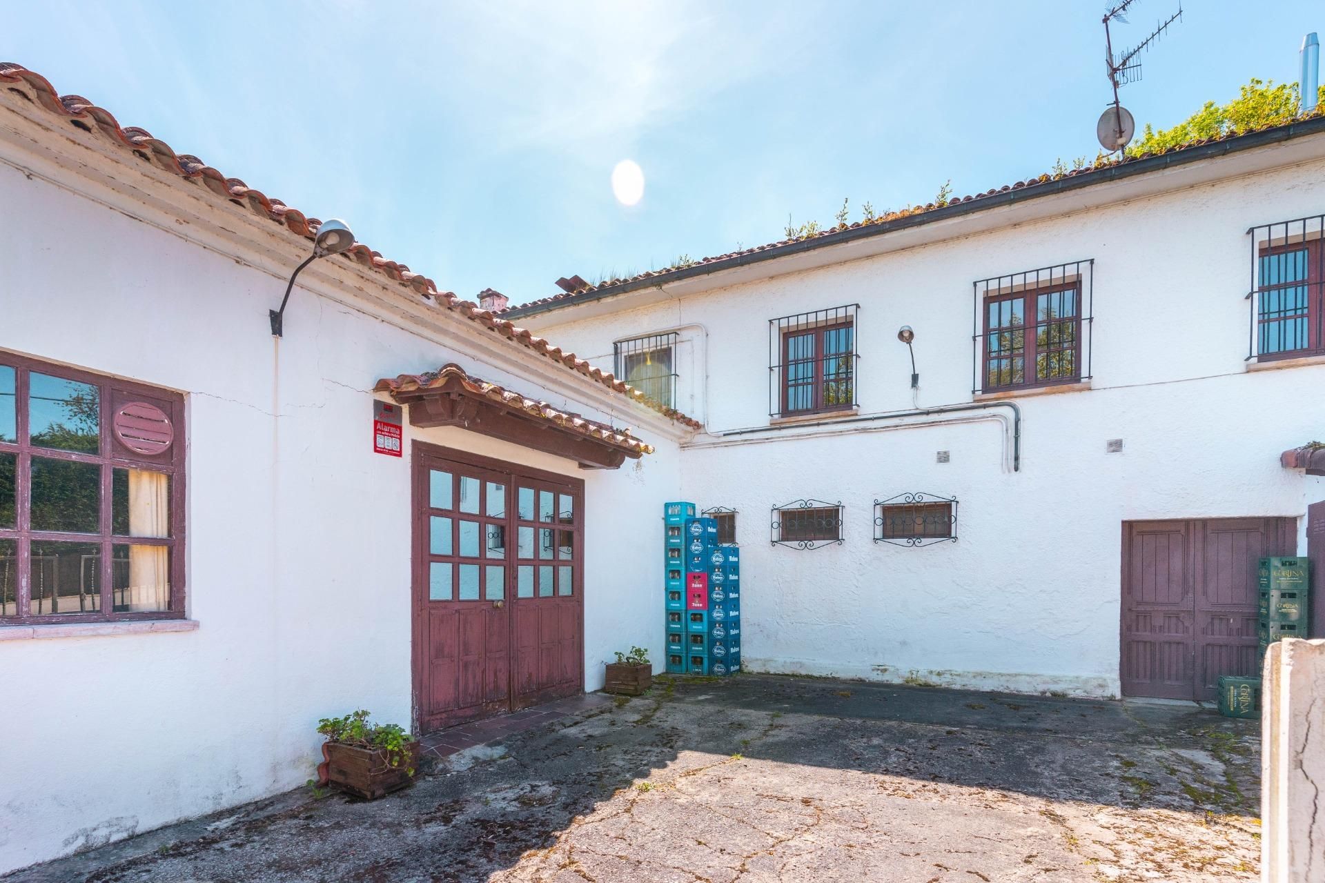 Vista exterior de Casa o xalet en venda en Siero amb Calefacció, Jardí privat i Terrassa