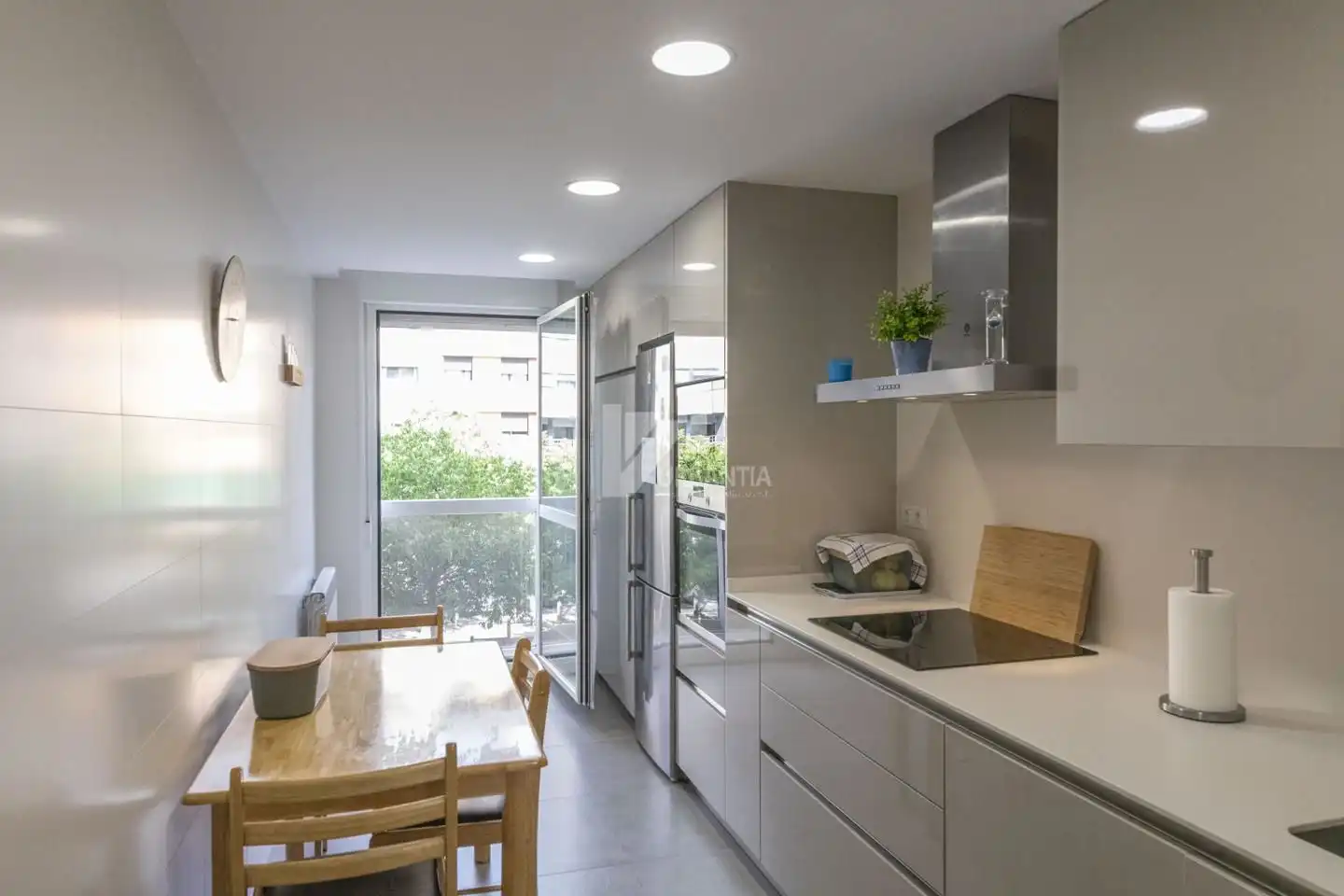 Apartament amb terrassa de lloguer a Avenida Marcelo Celayeta, imagen 3