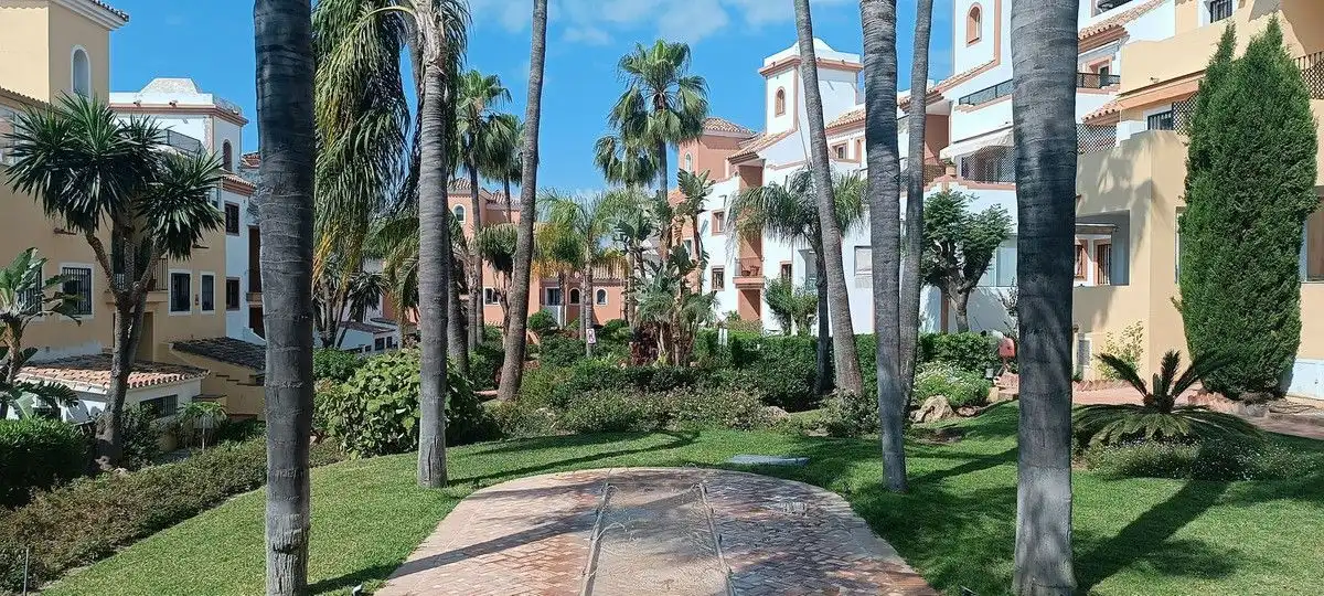 Vista exterior de Ático en venta en Marbella con Aire acondicionado, Calefacción y Terraza