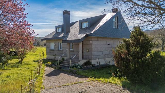 Casa-chalet en Venta en Castro Caldelas