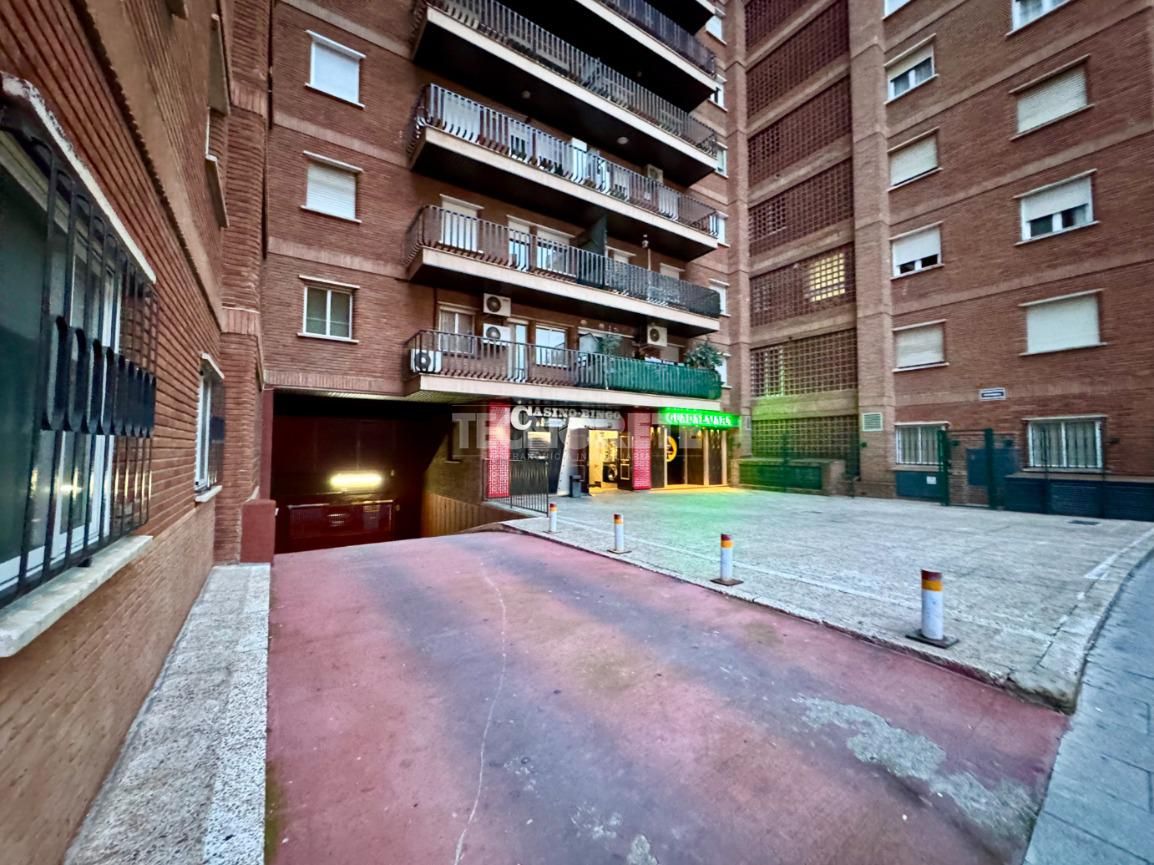 Vista exterior de Garatge en venda en Guadalajara Capital