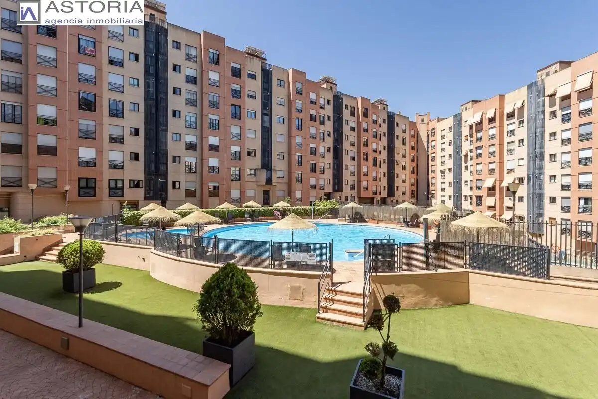Piso con terraza en venta en Calle Calle Periodista Fernando Gómez de la Cruz, imagen 3