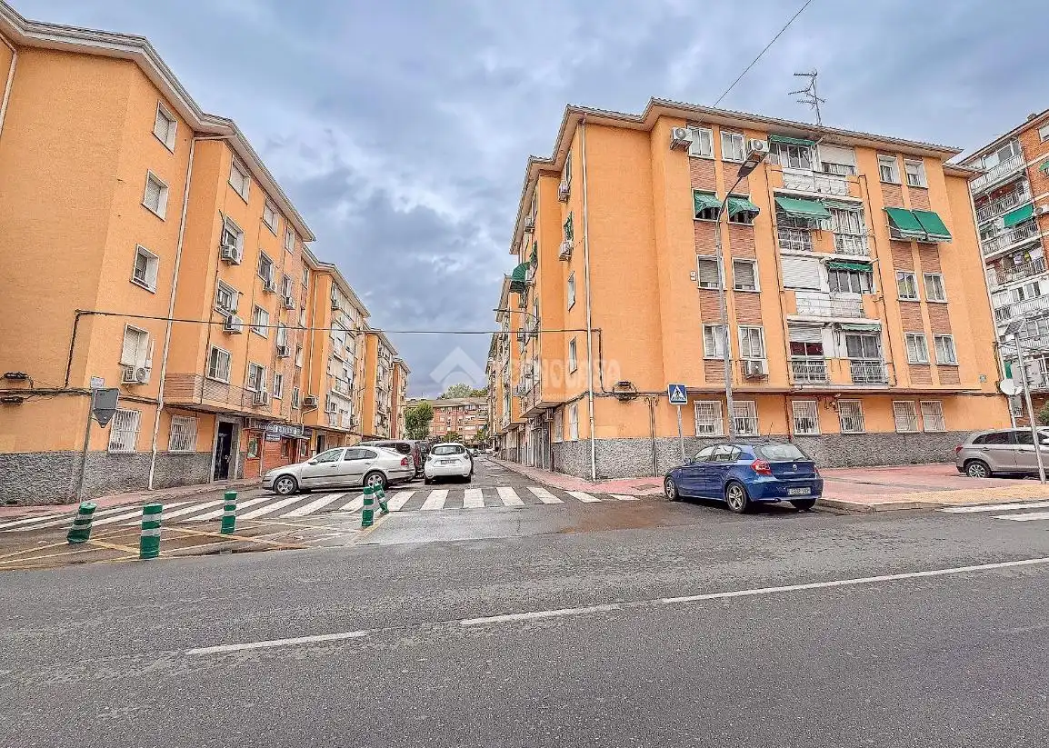 Vista exterior de Pis en venda en Alcalá de Henares amb Aire condicionat i Calefacció